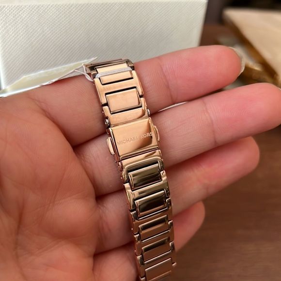Beautiful Michael Kors women’s watch 32mm - Picture 5 of 7